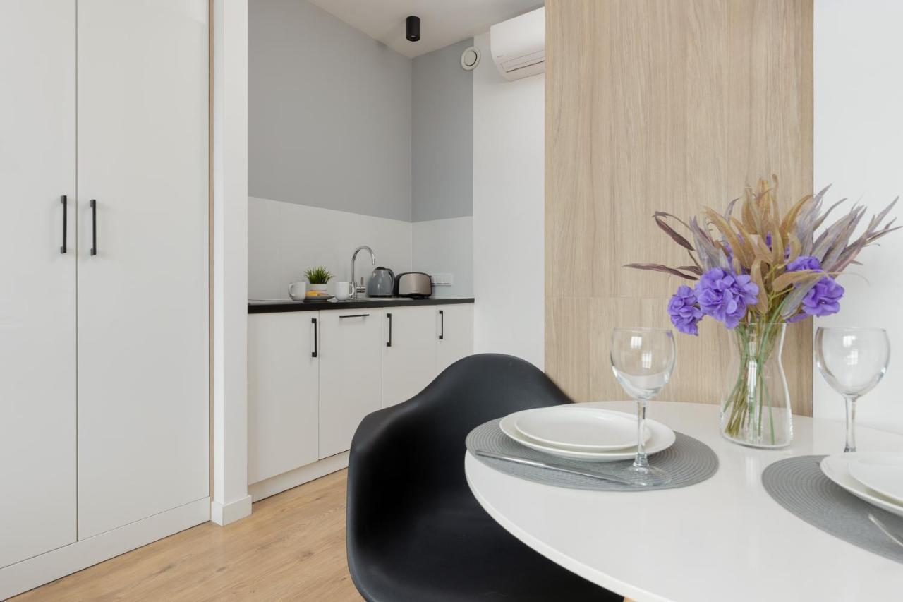 Wola Pet-Friendly Apartments With Ac Slawinska By Noclegi Renters Варшава Экстерьер фото
