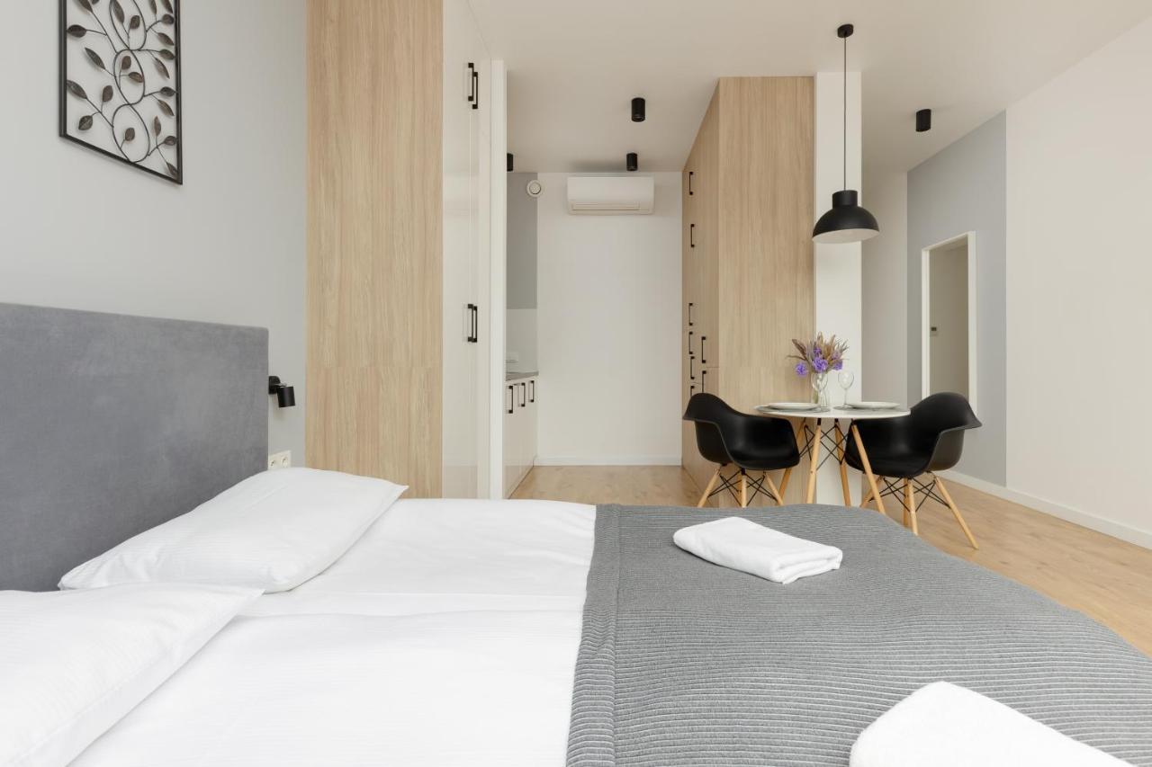 Wola Pet-Friendly Apartments With Ac Slawinska By Noclegi Renters Варшава Экстерьер фото